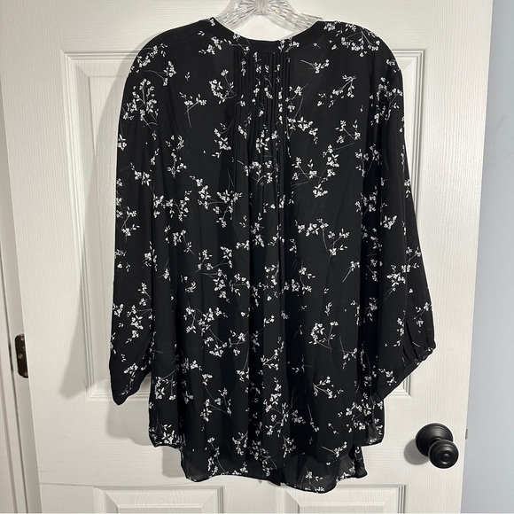 NYDJ pintuck blouse, sz 2X, black/white, flowy, v-neck, date night, fall, NEW - Picture 15 of 15